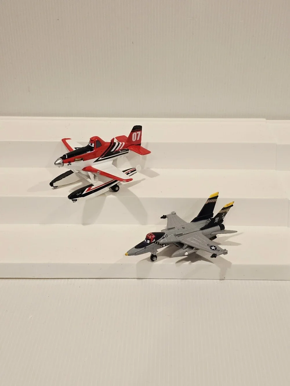 Disney Pixar Deluxe Planes Diecast Aircraft Set Bravo Dusty Crophopper